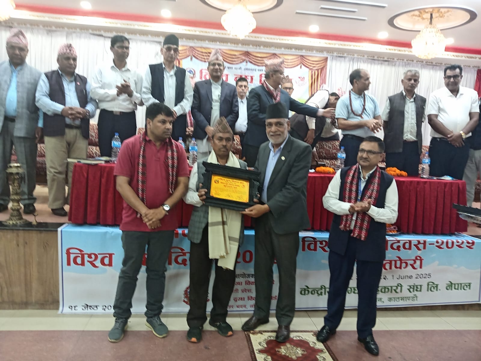 मोही प्रवर्धनमा महत्त्वपूर्ण भूमिका खेलेकोमा नेपाल डेरी एसोसिएसन सम्मानित